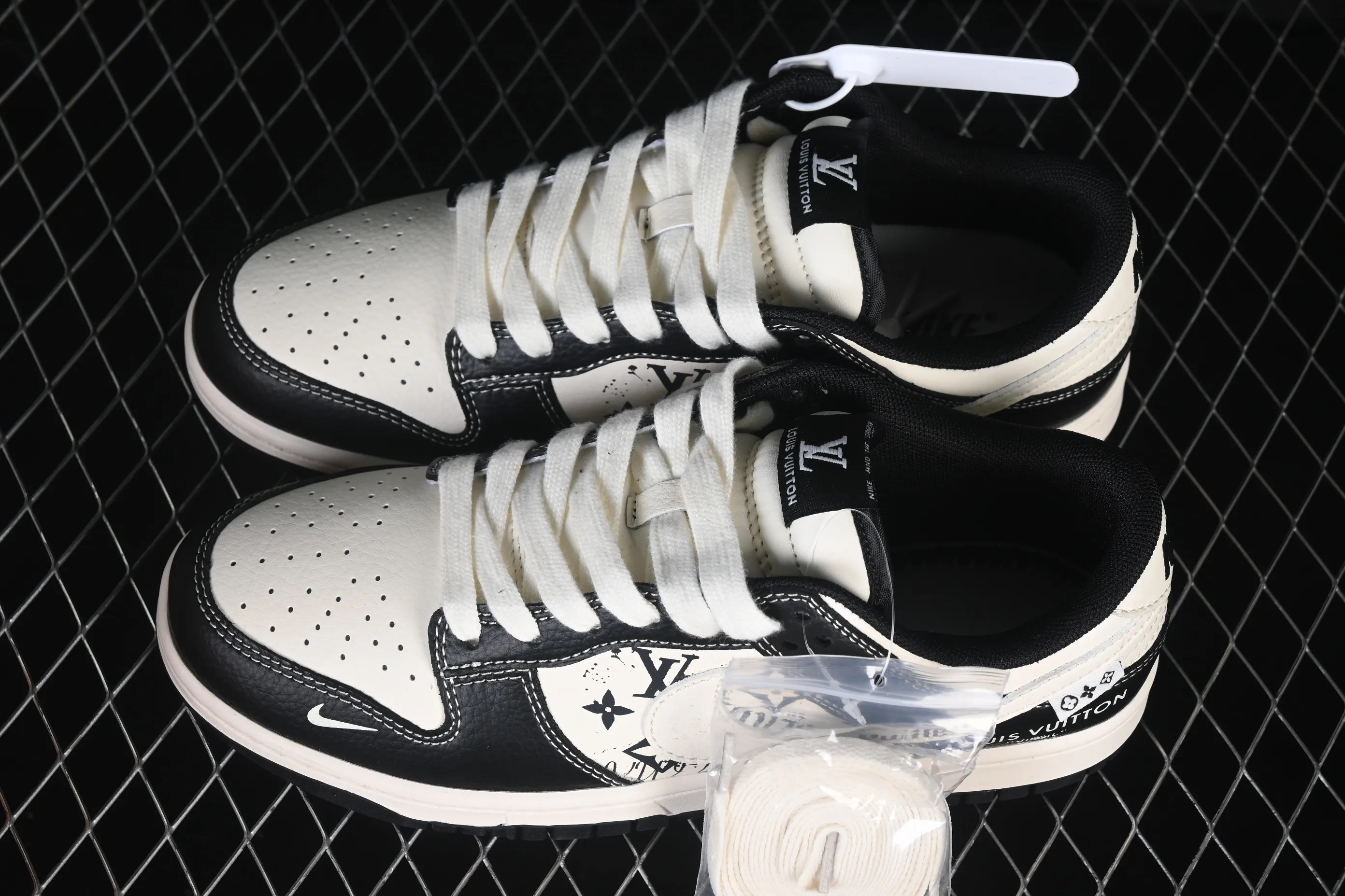 All categories Nk SB Dunk Series Nk SB Dunk Low High-end customized low-top sneakers Nike SB Dunk Low LV co-branded off-white and black print High-end customized low-top casual sneakers XD1588-236